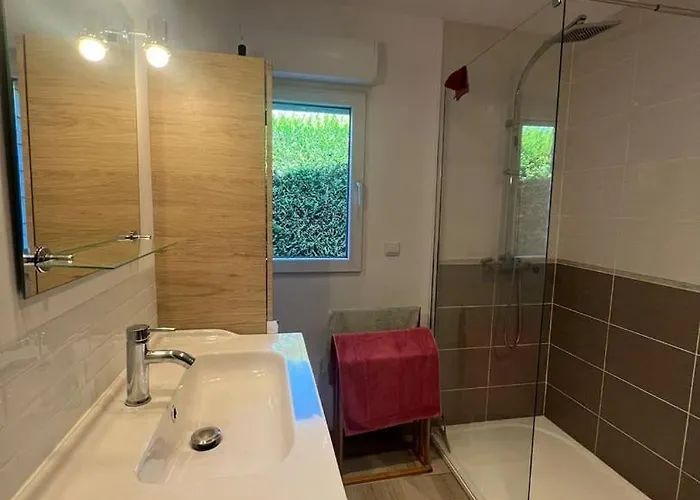 Charme D'antan Confort Moderne - Maison Familial Avec Jardin Clos - Cote D'albatre Guest house